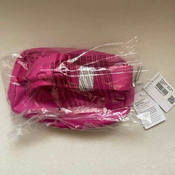 NWT Lululemon Everywhere Belt Bag Sonic Pink Color - Picture 5 of 9